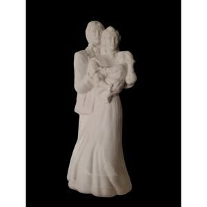 Vintage Byron Molds 1990 Ceramic Figurines, Husband And Wife Carrying A Baby